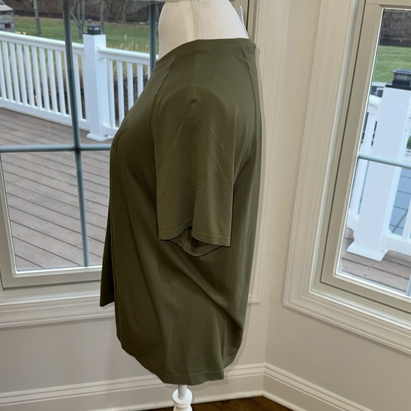 Gymshark Athletic Tee in army green - Picture 2 of 5